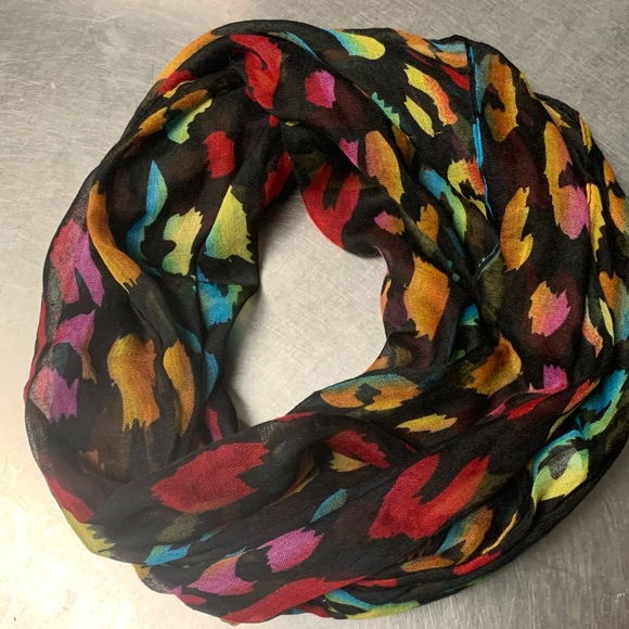 Sheer rainbow animal print infinity scarf - Picture 5 of 5